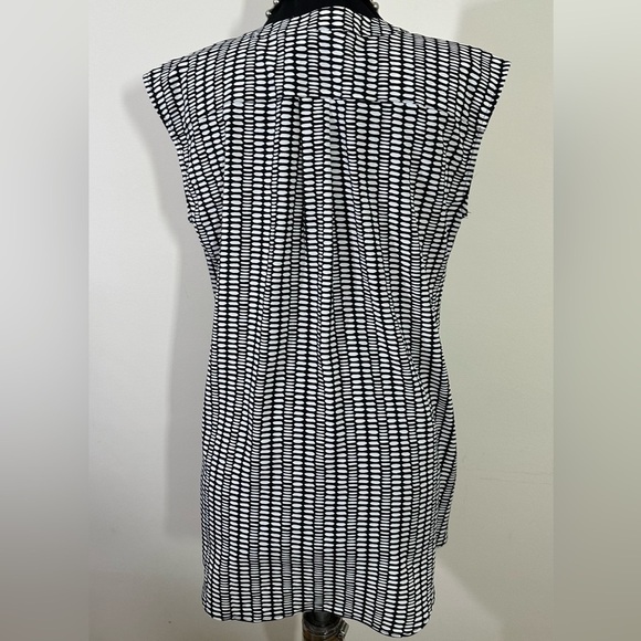 Motherhood Maternity sz sm silky feel to in black & white buttons down the front - Picture 6 of 14